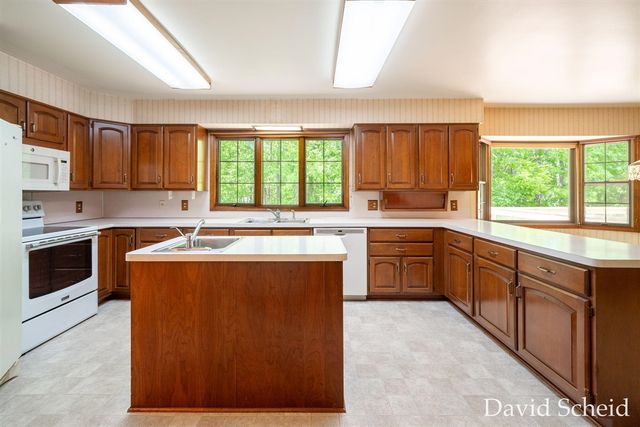 10225 River Shore Drive, Caledonia, MI 49316
