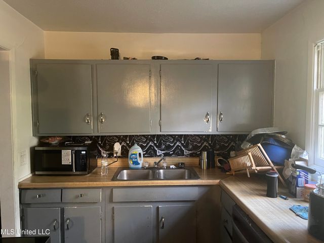 2745 Marydale Drive, Jackson, MS 39212