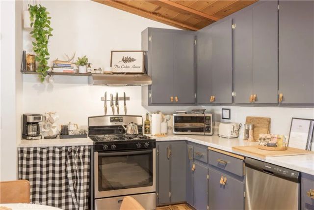 451 Cedar Lane, Sugarloaf, CA 92386