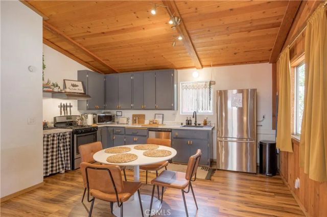 451 Cedar Lane, Sugarloaf, CA 92386