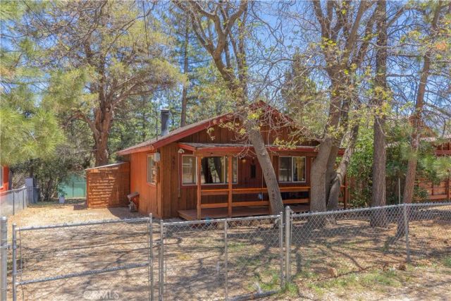 451 Cedar Lane, Sugarloaf, CA 92386