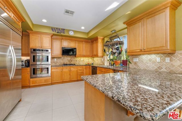 7636 Balasiano Avenue, West Hills, CA 91304