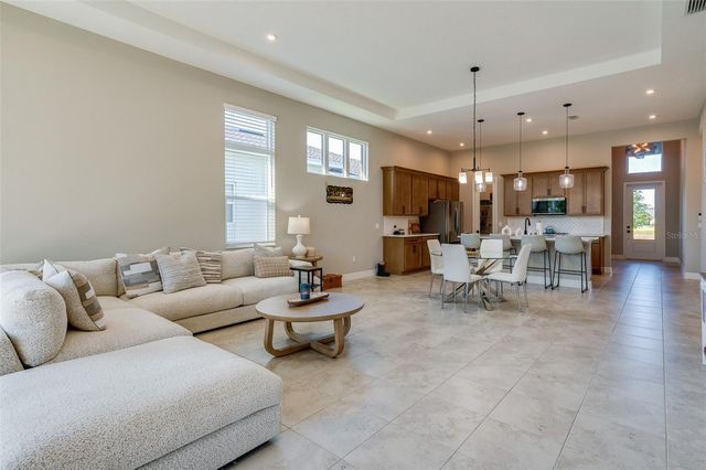 887 LAKE HILL WAY, Deland, FL 32724