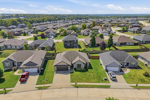 3700 ATWOOD CT, Columbia, MO 65202