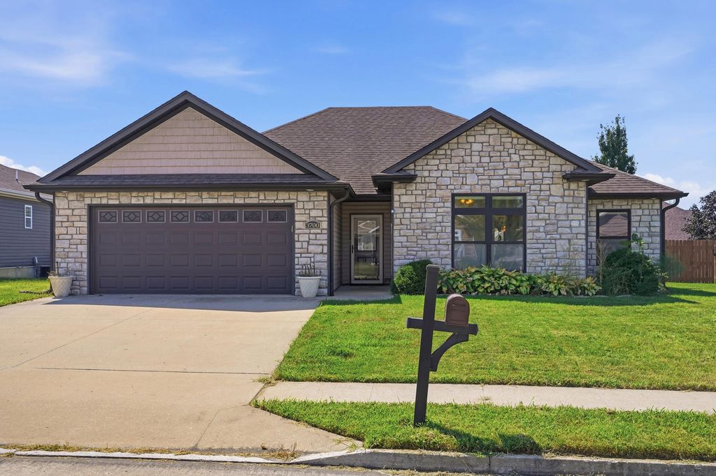 3700 ATWOOD CT, Columbia, MO 65202