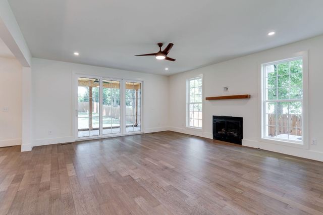 3011 Harlin Dr, Nashville, TN 37211