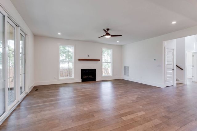 3011 Harlin Dr, Nashville, TN 37211