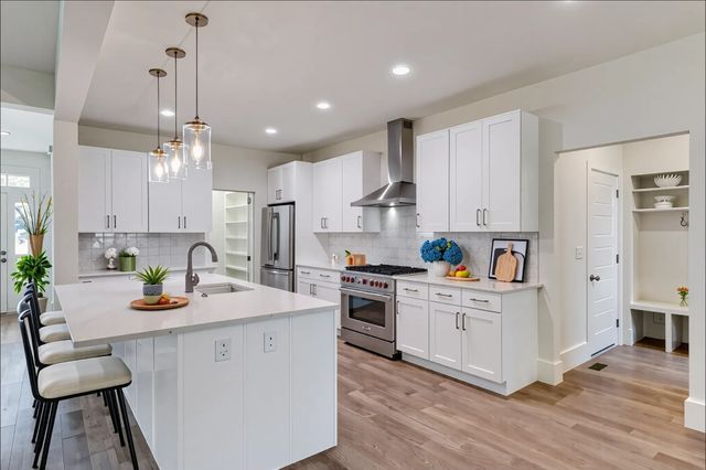 3011 Harlin Dr, Nashville, TN 37211