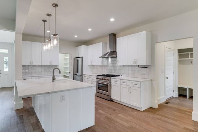 3011 Harlin Dr, Nashville, TN 37211