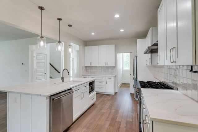 3011 Harlin Dr, Nashville, TN 37211