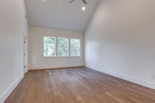 3011 Harlin Dr, Nashville, TN 37211