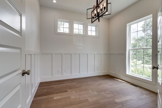 3011 Harlin Dr, Nashville, TN 37211