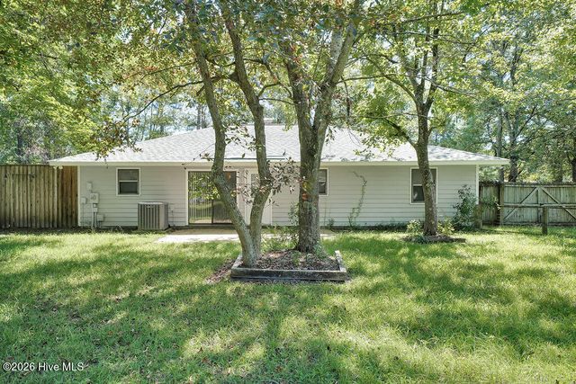 207 Whispering Pines Court, Hampstead, NC 28443