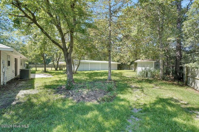 207 Whispering Pines Court, Hampstead, NC 28443