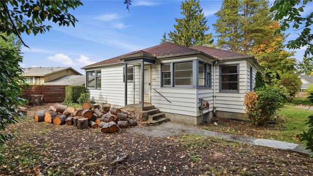 1307 N 32nd Street, Renton, WA 98056