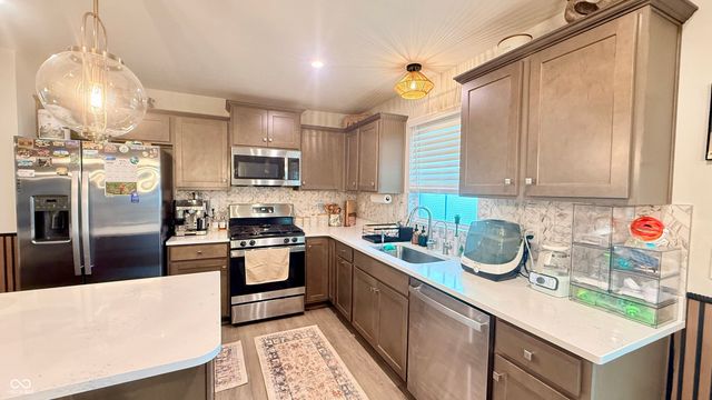 2221 Wonder Creek Drive, Whitestown, IN 46075
