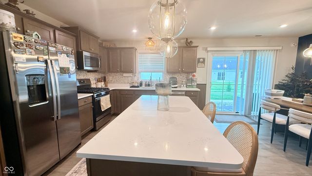 2221 Wonder Creek Drive, Whitestown, IN 46075