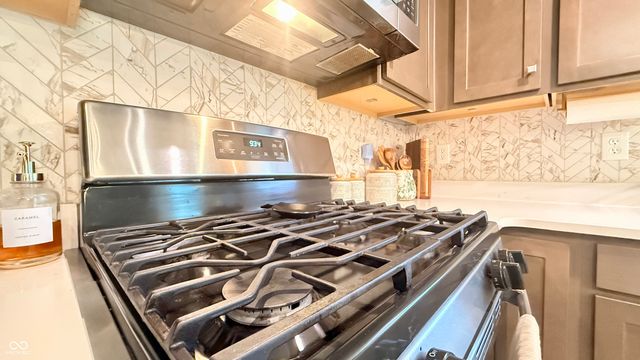 2221 Wonder Creek Drive, Whitestown, IN 46075