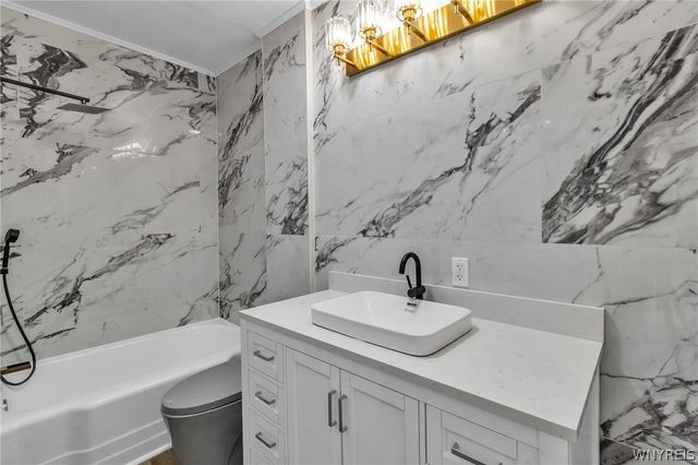 227 Wheatfield St, North Tonawanda, NY 14120
