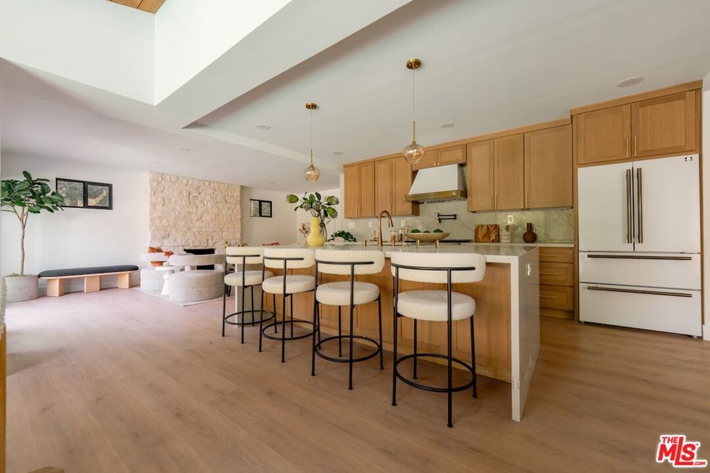 Image 11 of property listing at 13925 Branton Place, Sherman Oaks, CA 91423