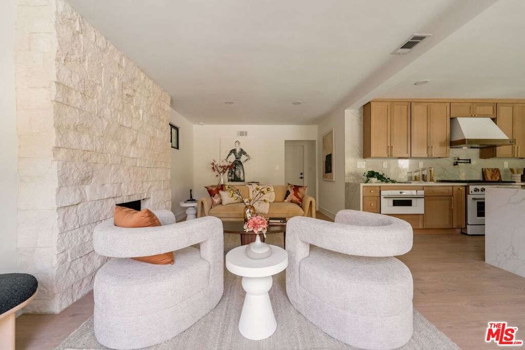 Image 15 of property listing at 13925 Branton Place, Sherman Oaks, CA 91423