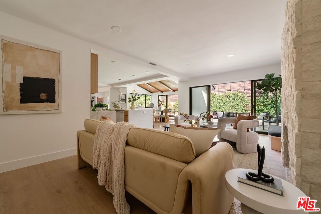 Image 17 of property listing at 13925 Branton Place, Sherman Oaks, CA 91423