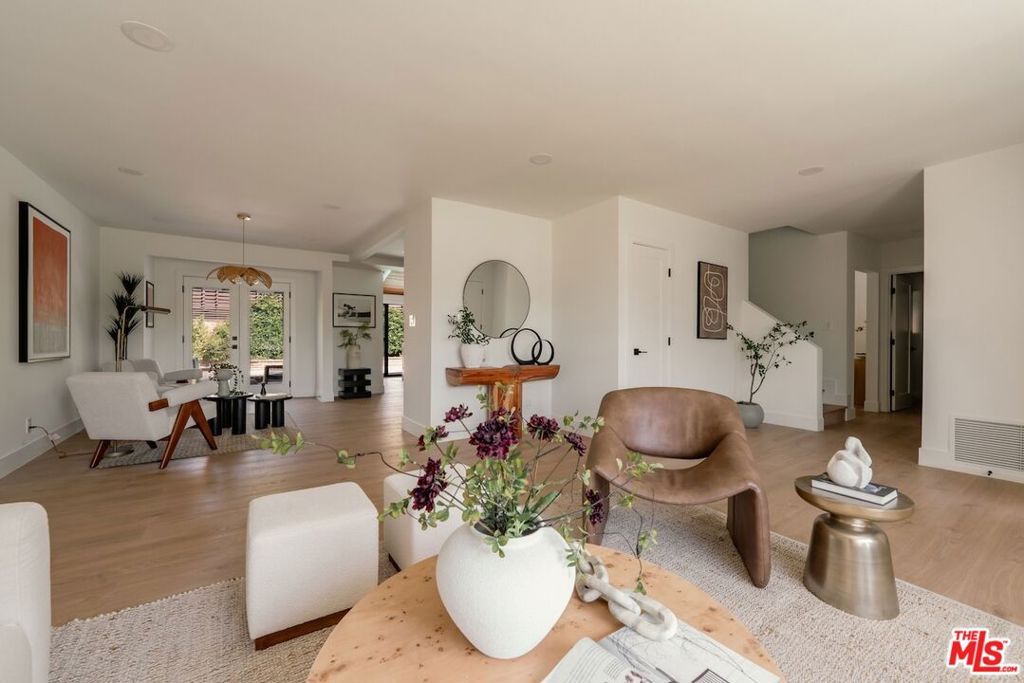 Image 2 of property listing at 13925 Branton Place, Sherman Oaks, CA 91423