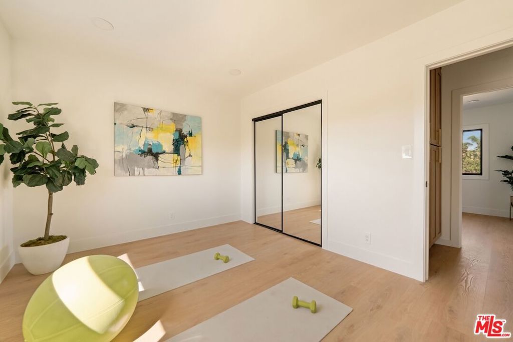 Image 22 of property listing at 13925 Branton Place, Sherman Oaks, CA 91423