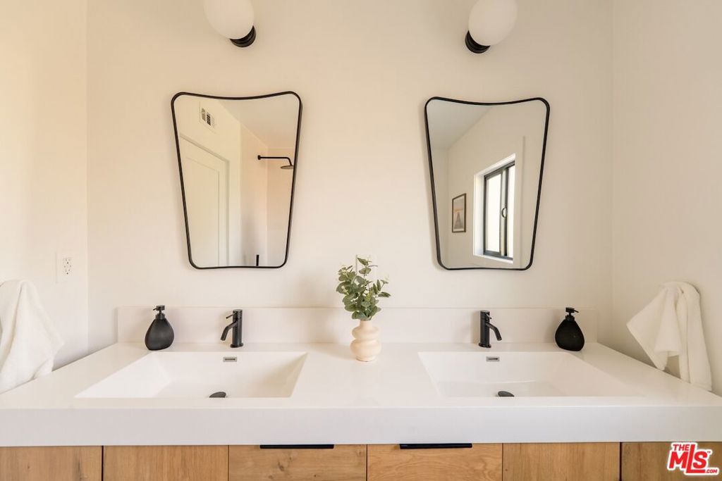 Image 24 of property listing at 13925 Branton Place, Sherman Oaks, CA 91423