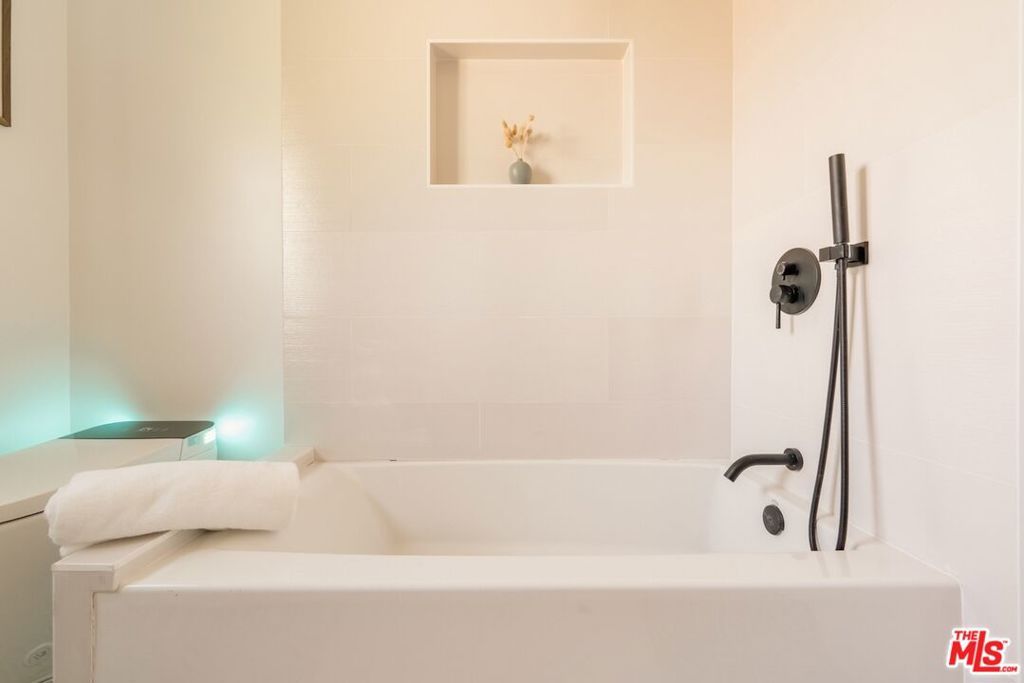 Image 25 of property listing at 13925 Branton Place, Sherman Oaks, CA 91423