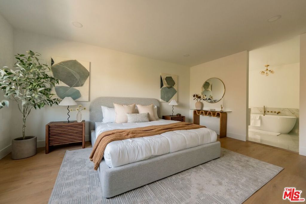 Image 26 of property listing at 13925 Branton Place, Sherman Oaks, CA 91423