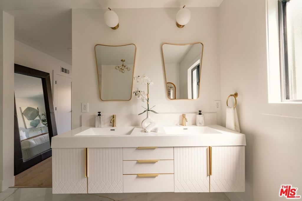 Image 29 of property listing at 13925 Branton Place, Sherman Oaks, CA 91423