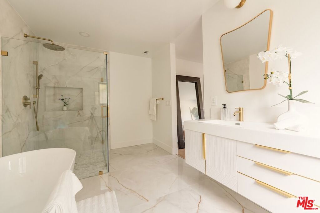 Image 30 of property listing at 13925 Branton Place, Sherman Oaks, CA 91423