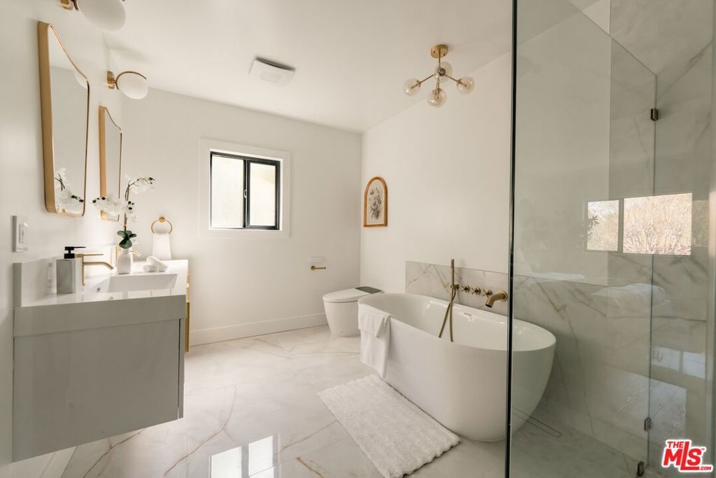 Image 33 of property listing at 13925 Branton Place, Sherman Oaks, CA 91423