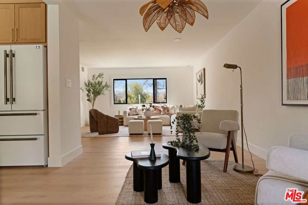 Image 5 of property listing at 13925 Branton Place, Sherman Oaks, CA 91423