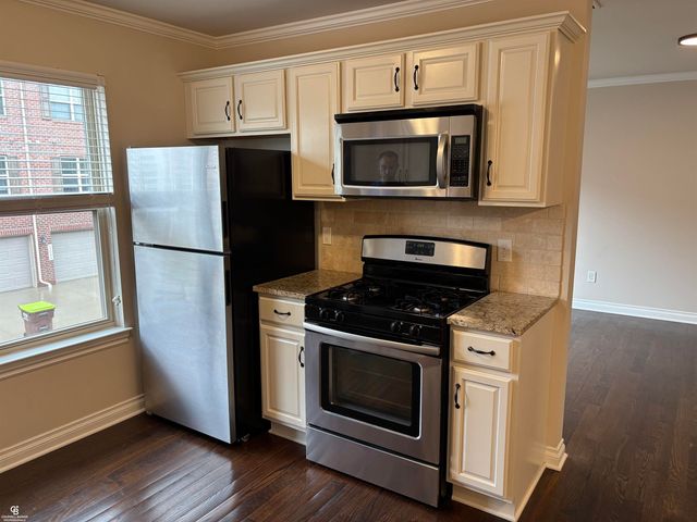 13113 Woodridge Circle 7, Plymouth, MI 48170