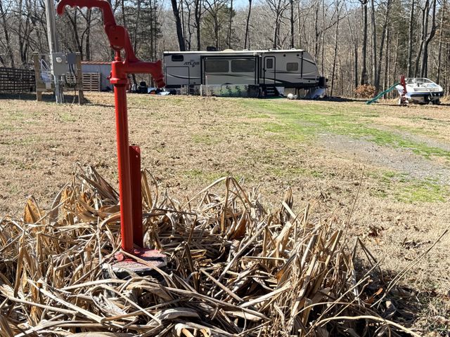 1324 Edmenson Rd, Clarksville, TN 37040