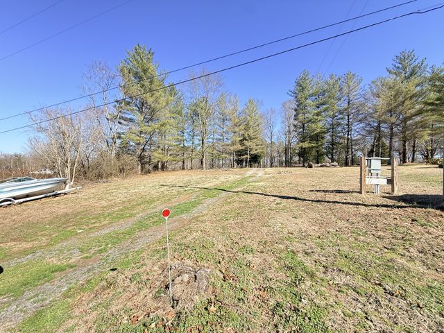 1324 Edmenson Rd, Clarksville, TN 37040