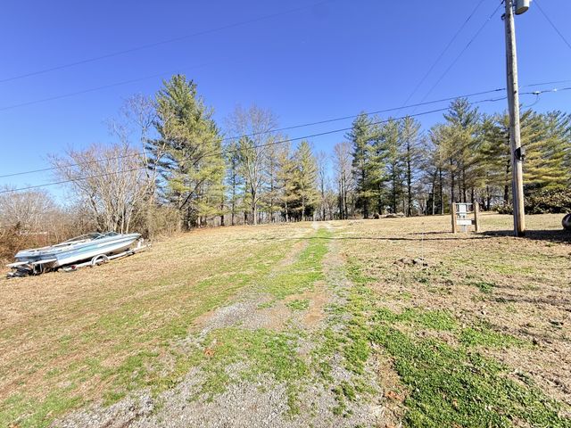 1324 Edmenson Rd, Clarksville, TN 37040