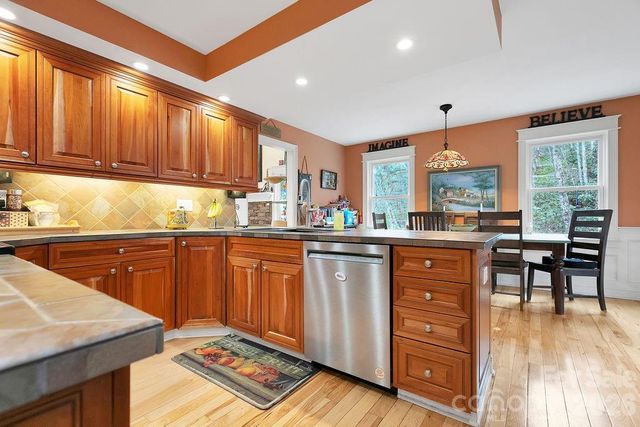 410 Forest Lake Road, Brevard, NC 28712