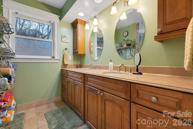 410 Forest Lake Road, Brevard, NC 28712