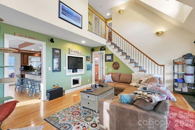 410 Forest Lake Road, Brevard, NC 28712