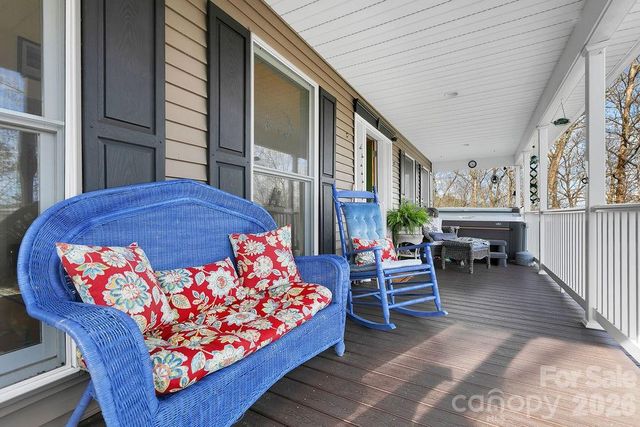410 Forest Lake Road, Brevard, NC 28712