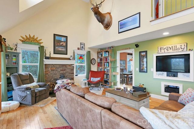 410 Forest Lake Road, Brevard, NC 28712
