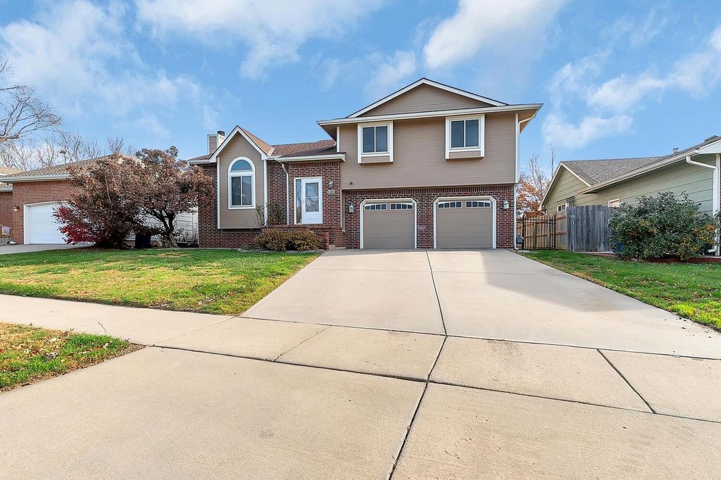 3610 Whispering Brook St, Wichita, KS 67220