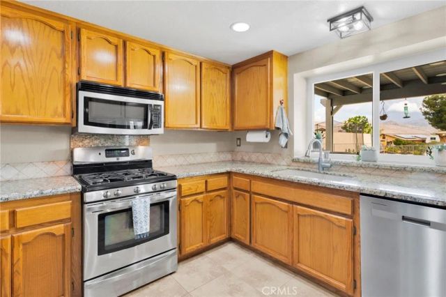 8173 Mono, Hesperia, CA 92345