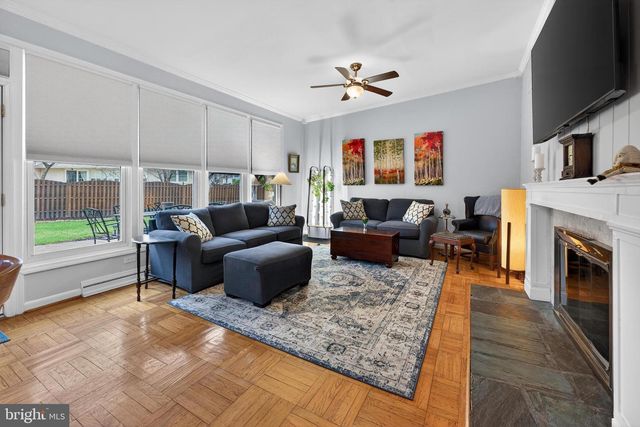 419 EDGEMOOR DR, Moorestown, NJ 08057