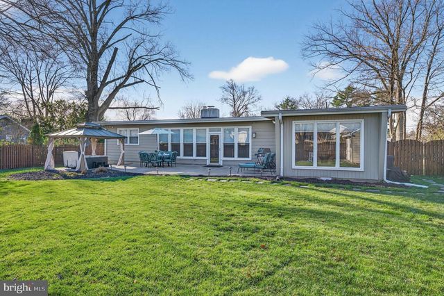 419 EDGEMOOR DR, Moorestown, NJ 08057