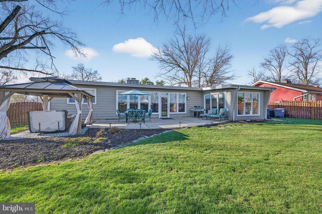 419 EDGEMOOR DR, Moorestown, NJ 08057