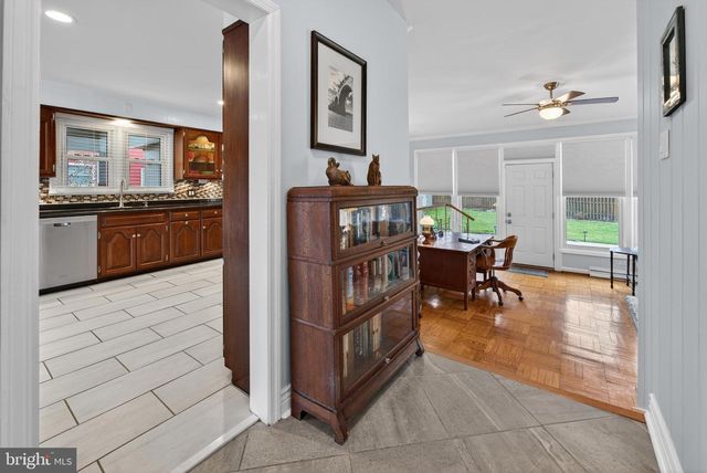 419 EDGEMOOR DR, Moorestown, NJ 08057